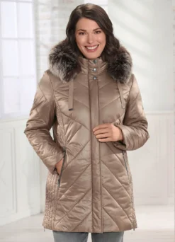 Jacke mit abnehmbarer Kapuze