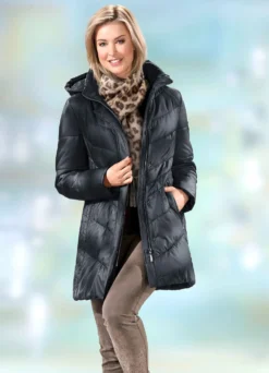 Jacke mit abnehmbarer Kapuze
