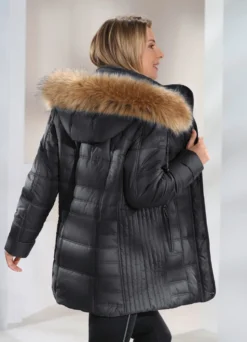Jacke mit abnehmbarer Kapuze