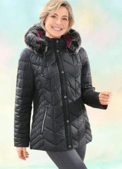 Jacke mit abnehmbarer Kapuze