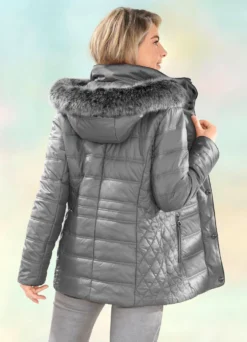 Jacke mit abnehmbarer Kapuze
