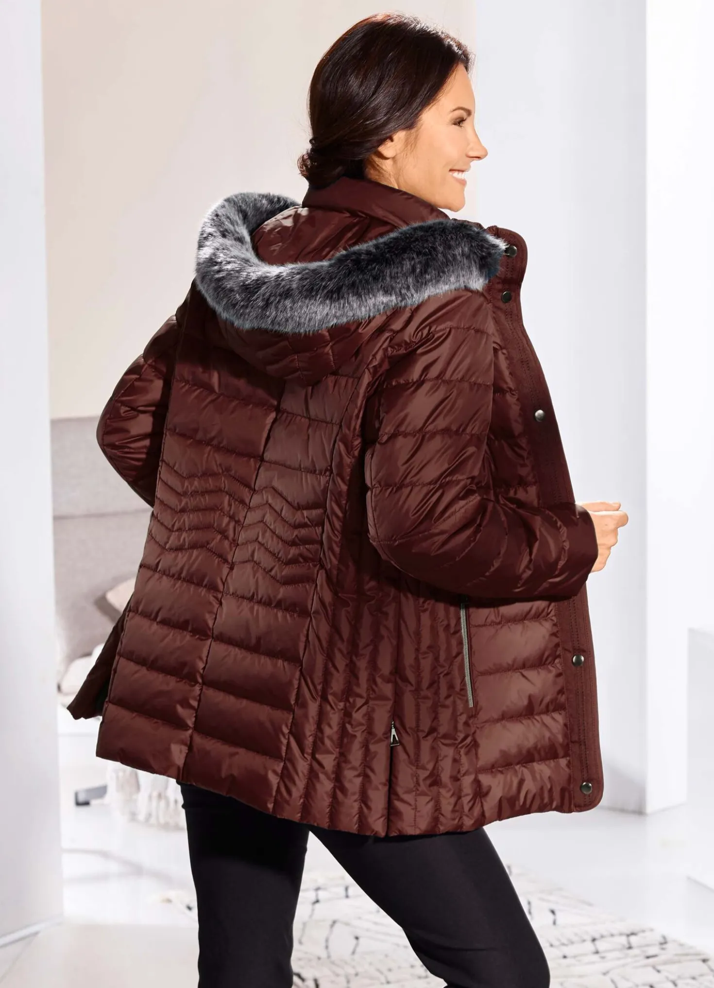 Jacke mit abnehmbarer Kapuze
