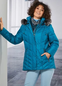Jacke mit abnehmbarer Kapuze