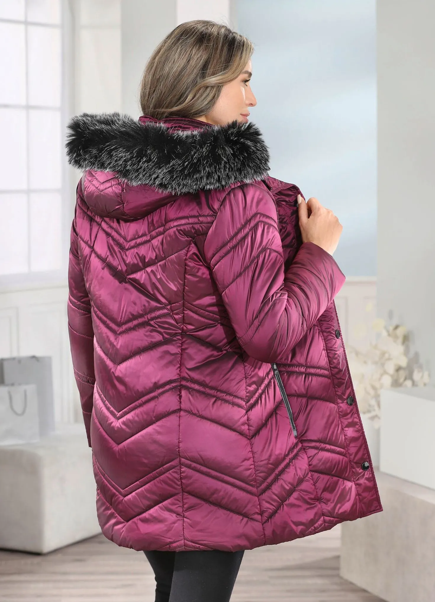 Jacke mit abnehmbarer Kapuze