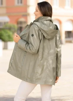 Jacke mit abnehmbarer Kapuze