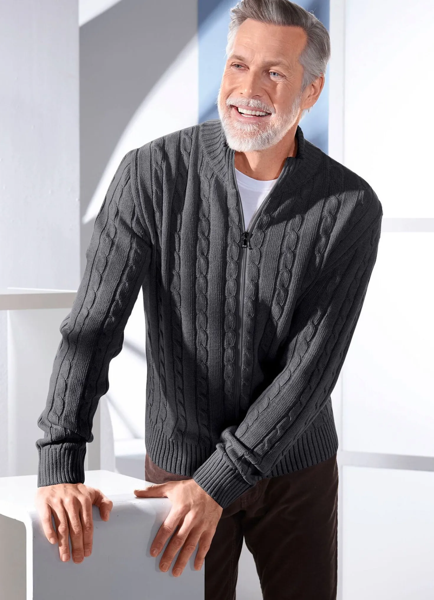 Jacke mit durchgehendem Reißverschluss