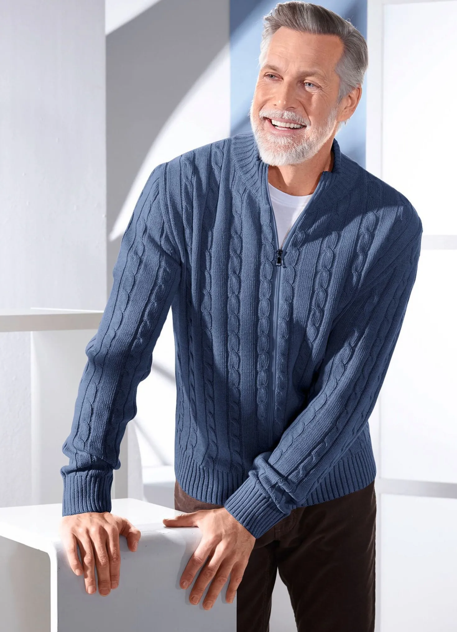 Jacke mit durchgehendem Reißverschluss