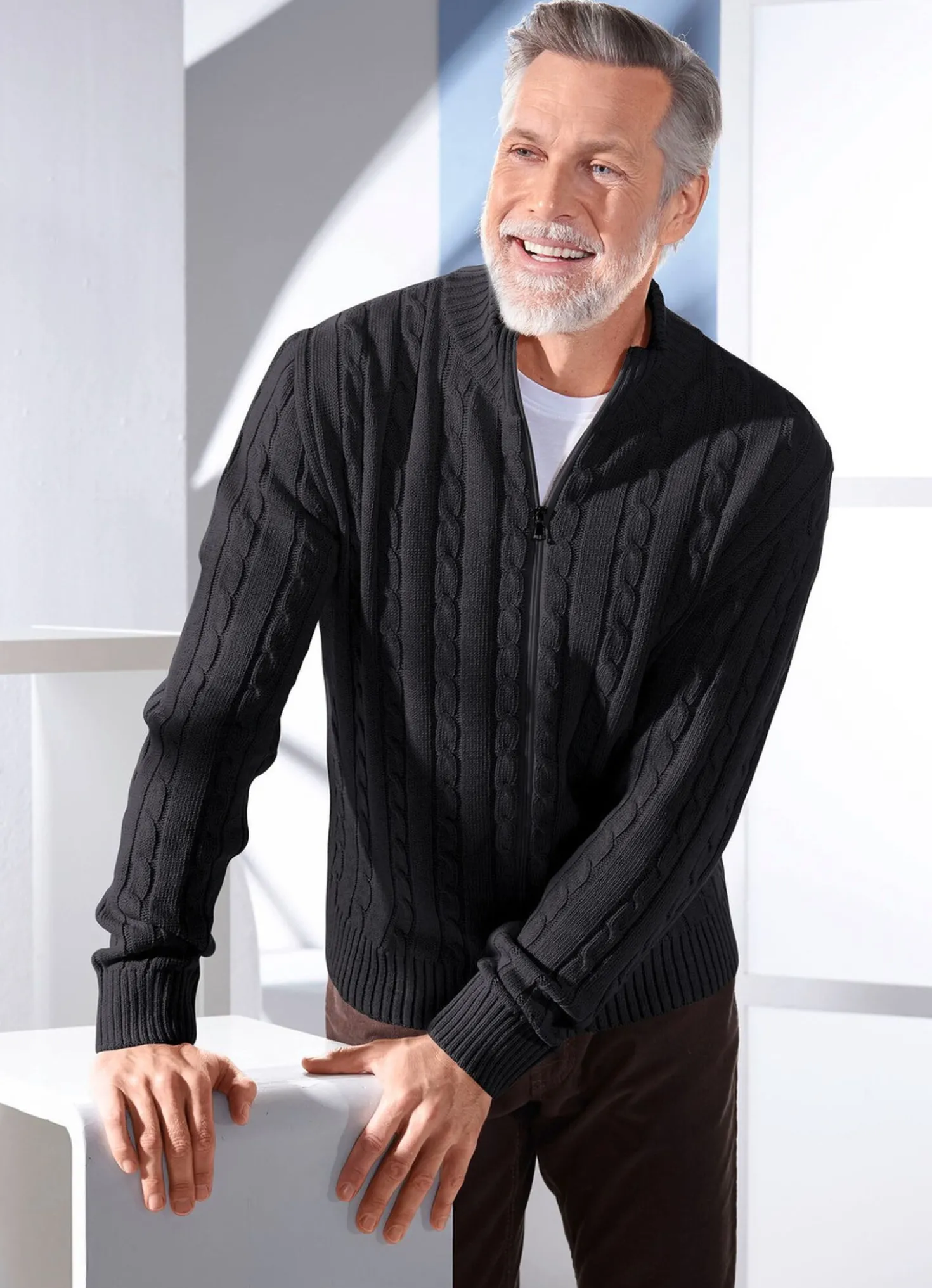 Jacke mit durchgehendem Reißverschluss