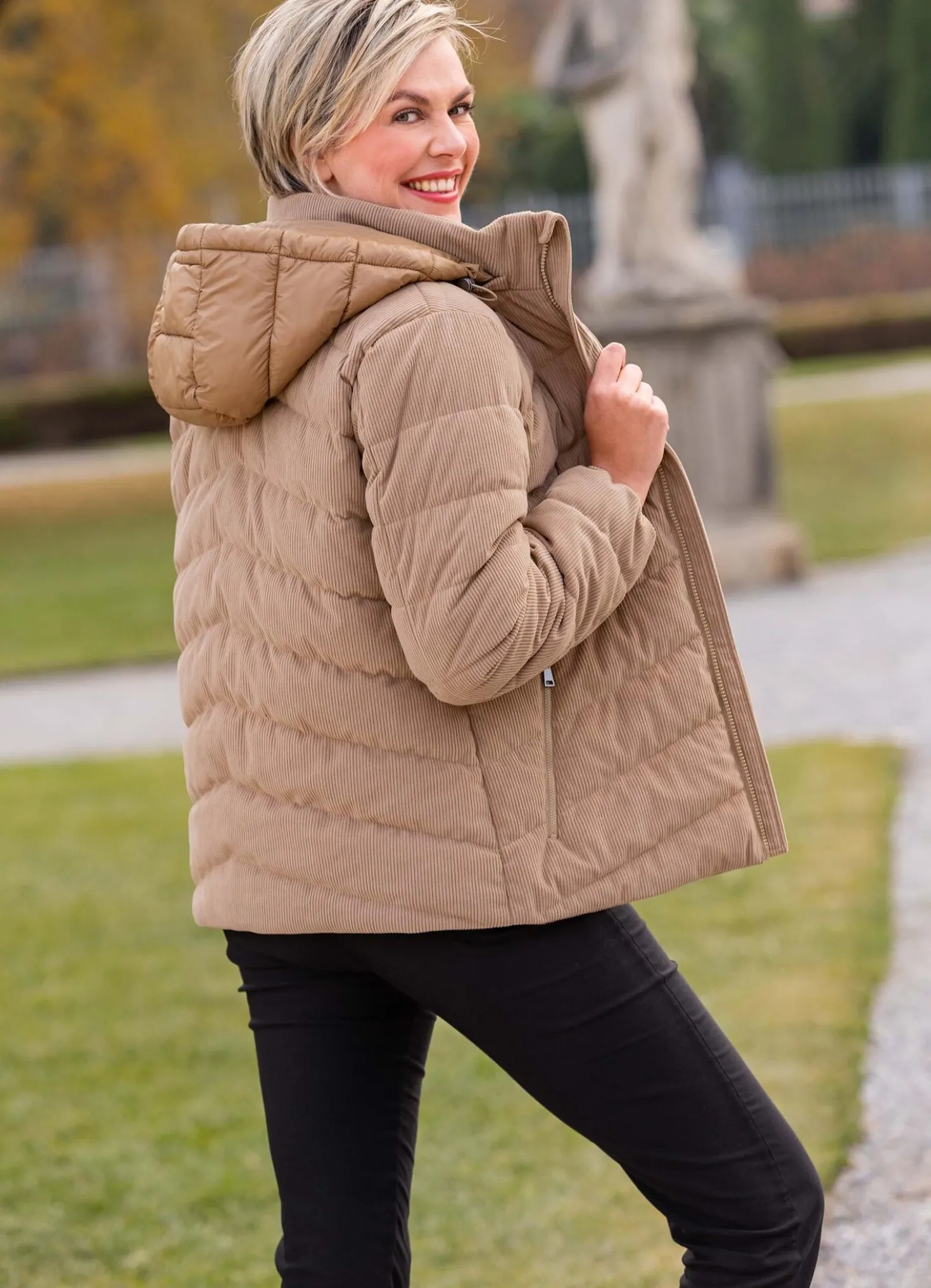 Jacke mit elastischen Ärmelabschlüssen