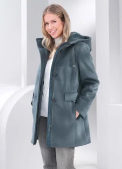 Jacke mit fester Kapuze