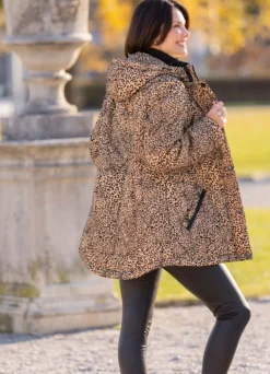 Jacke mit fester Kapuze