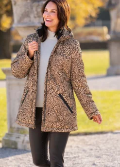 Jacke mit fester Kapuze