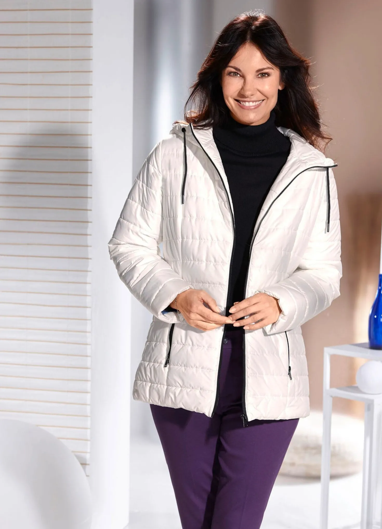Jacke mit fester Kapuze