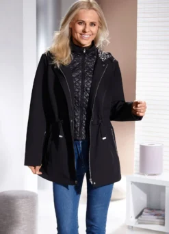 Jacke mit fester Kapuze