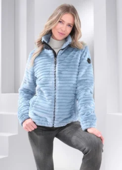 Jacke mit hoch schließbarem Stehkragen