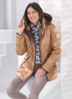 Jacke mit Kontrastpaspelierung