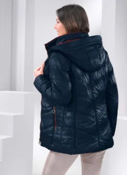 Jacke mit Kontrastpaspelierung