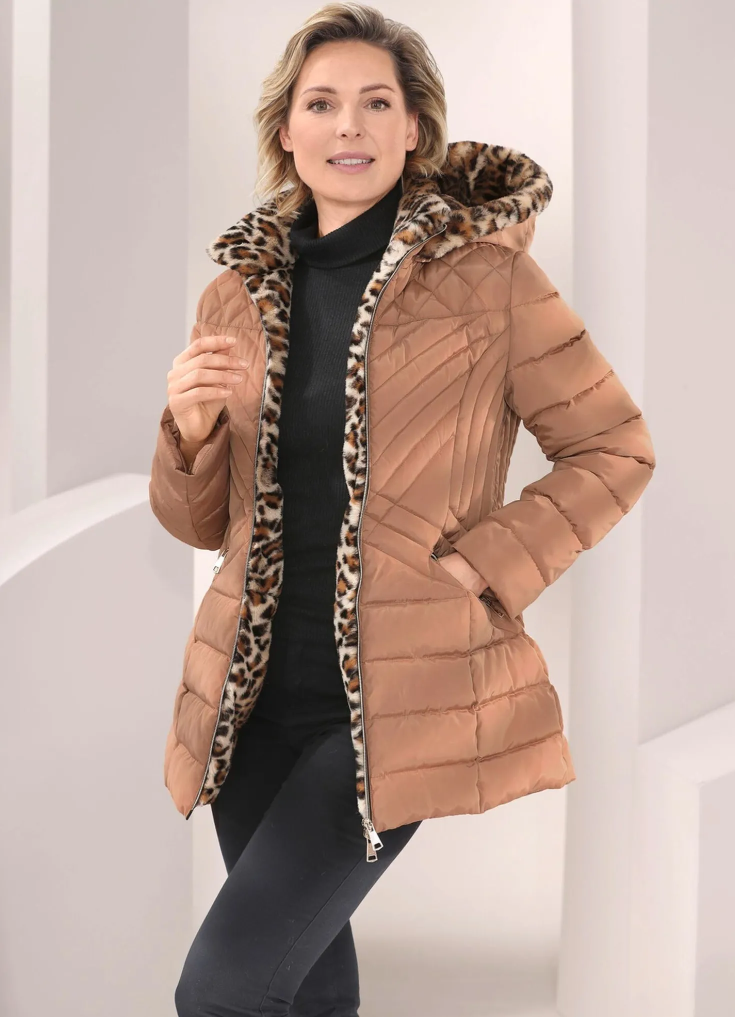 Jacke mit Kunstpelz-Innenausstattung in der Kapuze