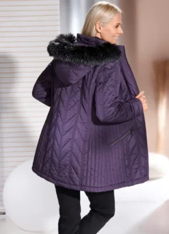 Jacke mit Längssteppung seitlich