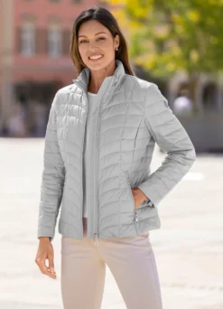 Jacke mit Reißverschluss an den Taschen