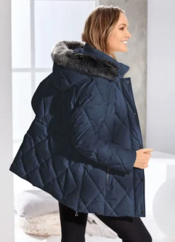 Jacke mit Reißverschluss an den Seitenschlitzen