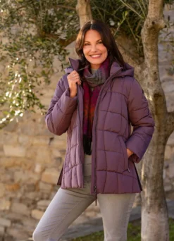 Jacke mit Reißverschluss an den Seitenschlitzen