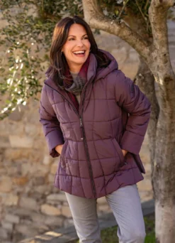 Jacke mit Reißverschluss an den Seitenschlitzen