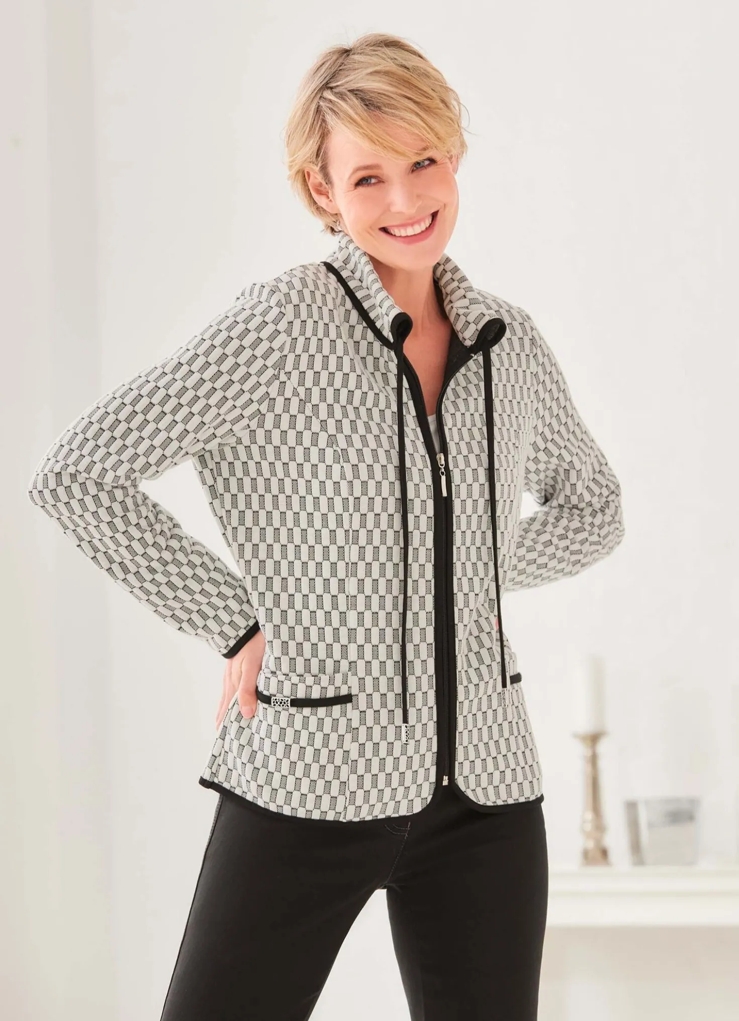 Jacke mit Schmuckapplikation