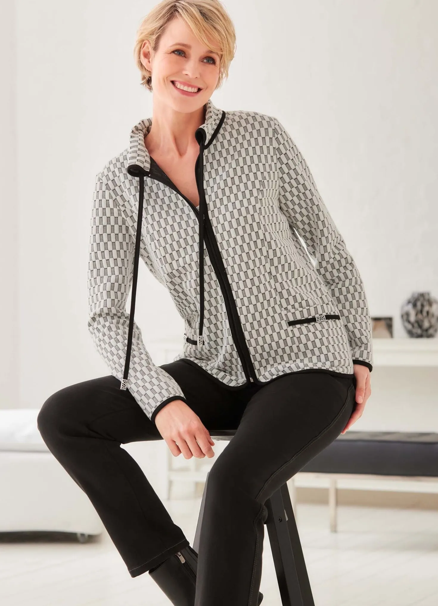 Jacke mit Schmuckapplikation
