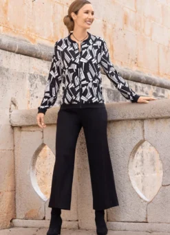 Jacke mit schwarzen Rippenbündchen