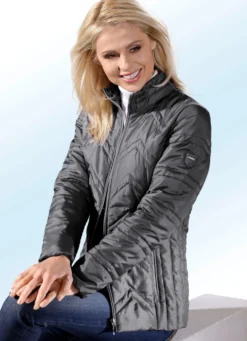 Jacke mit seitlicher Längssteppung