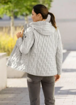 Jacke mit trendgenauem Laserstepp