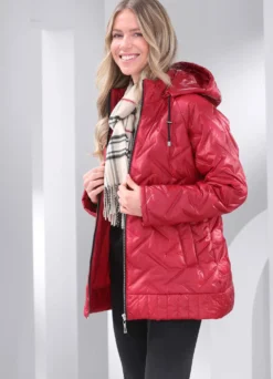Jacke mit trendstarkem Laserstepp