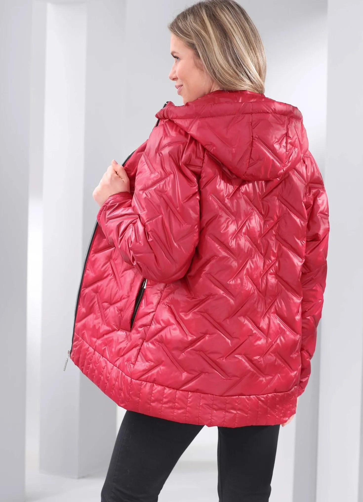Jacke mit trendstarkem Laserstepp