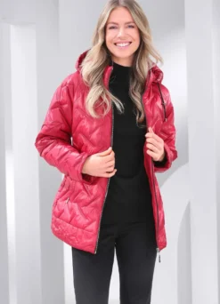 Jacke mit trendstarkem Laserstepp
