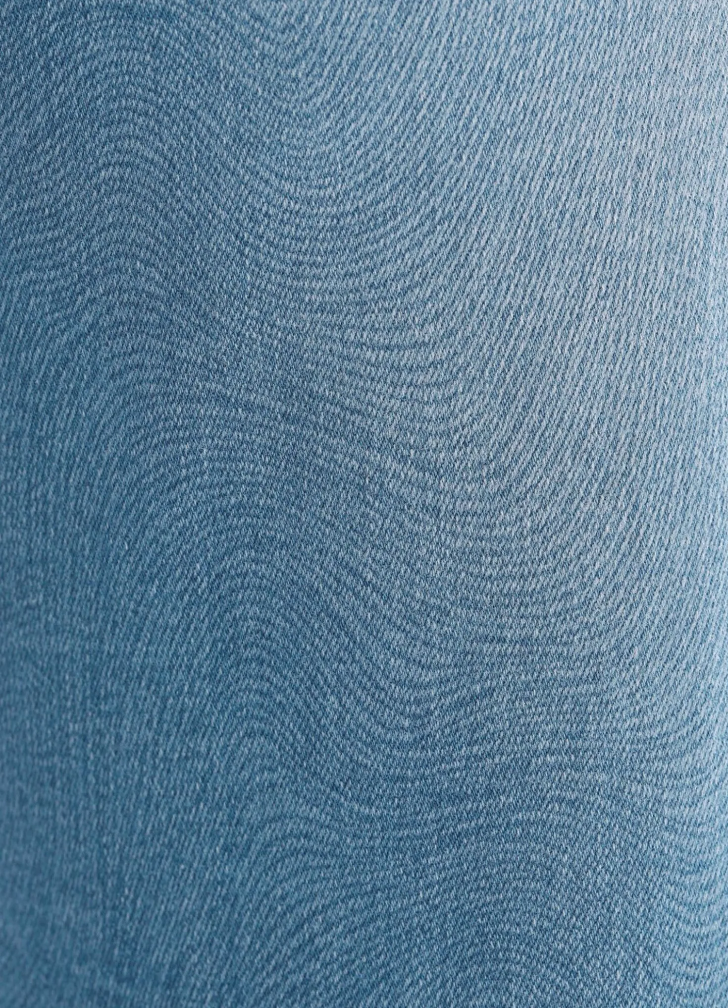 Jeans in aktueller Fingerprint-Dessinierung