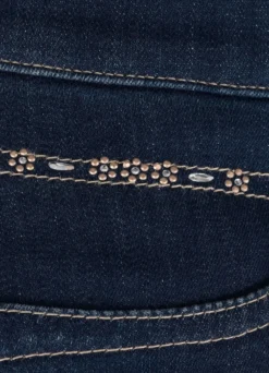Jeans mit dezenter Strasszier