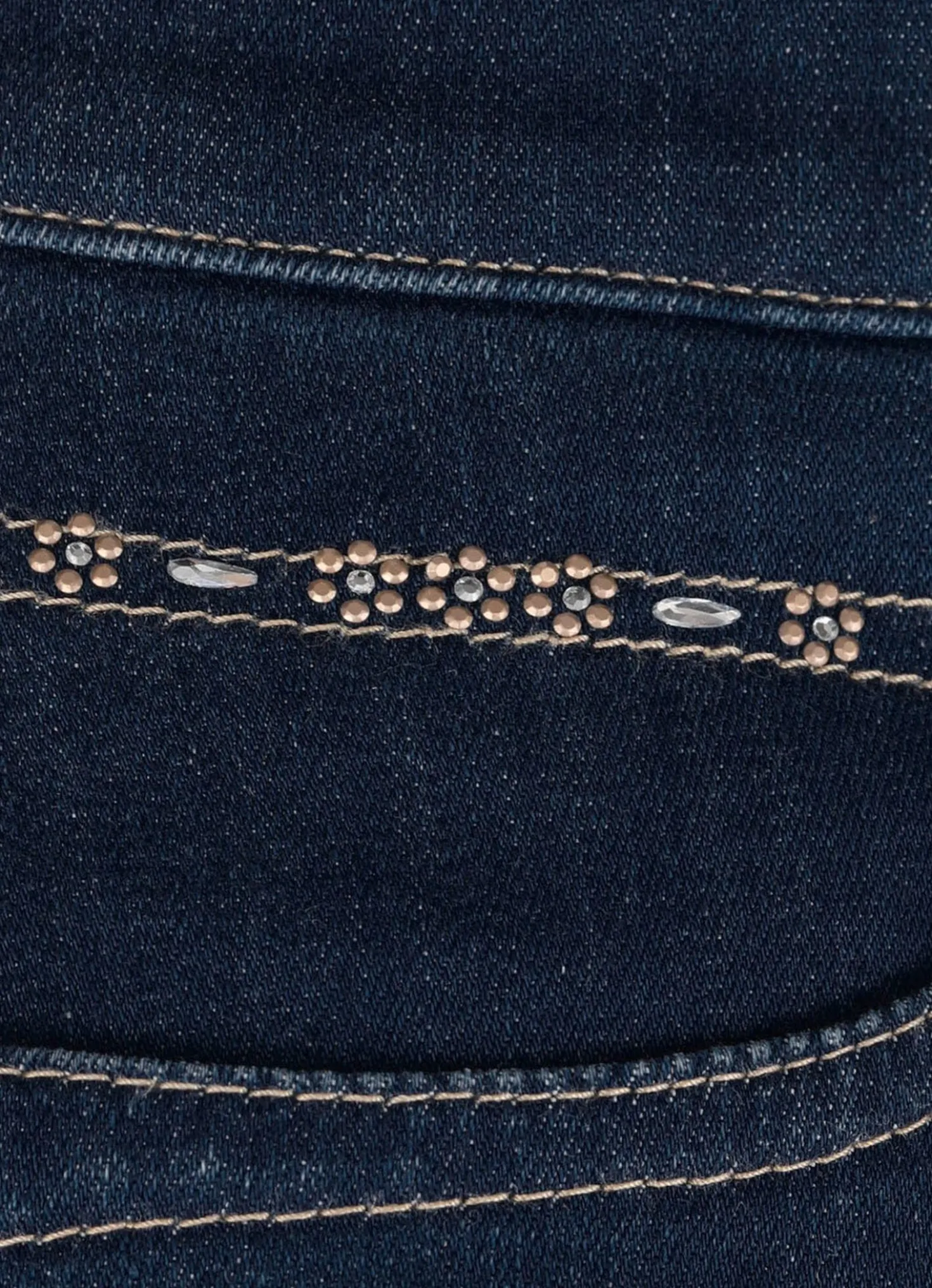Jeans mit dezenter Strasszier