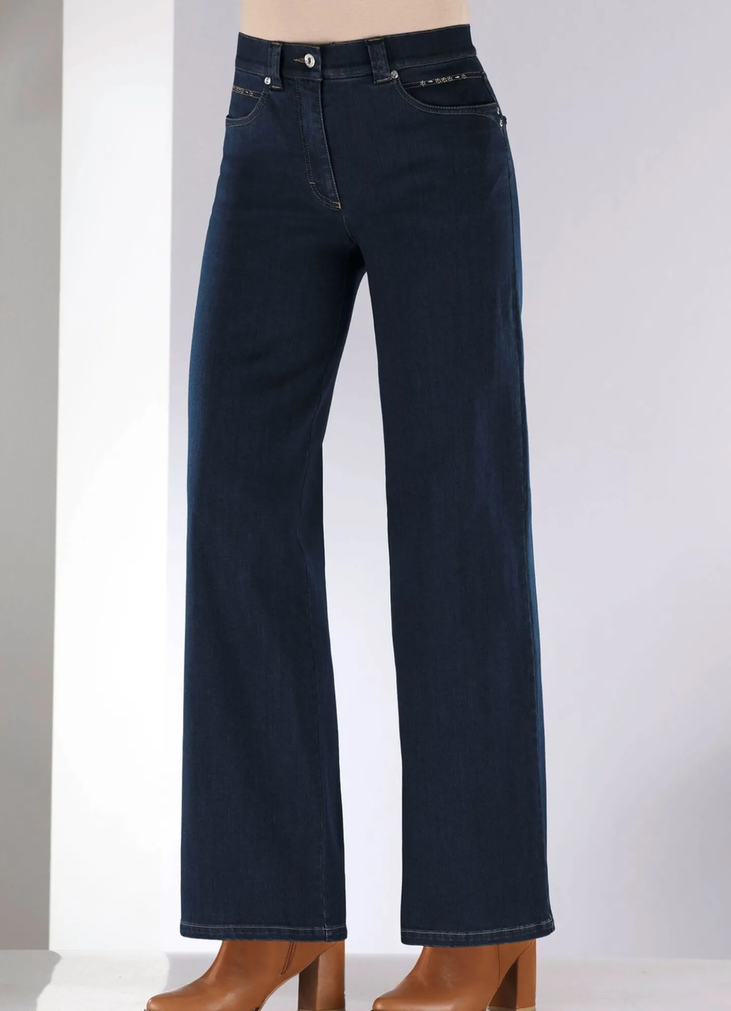 Jeans mit dezenter Strasszier