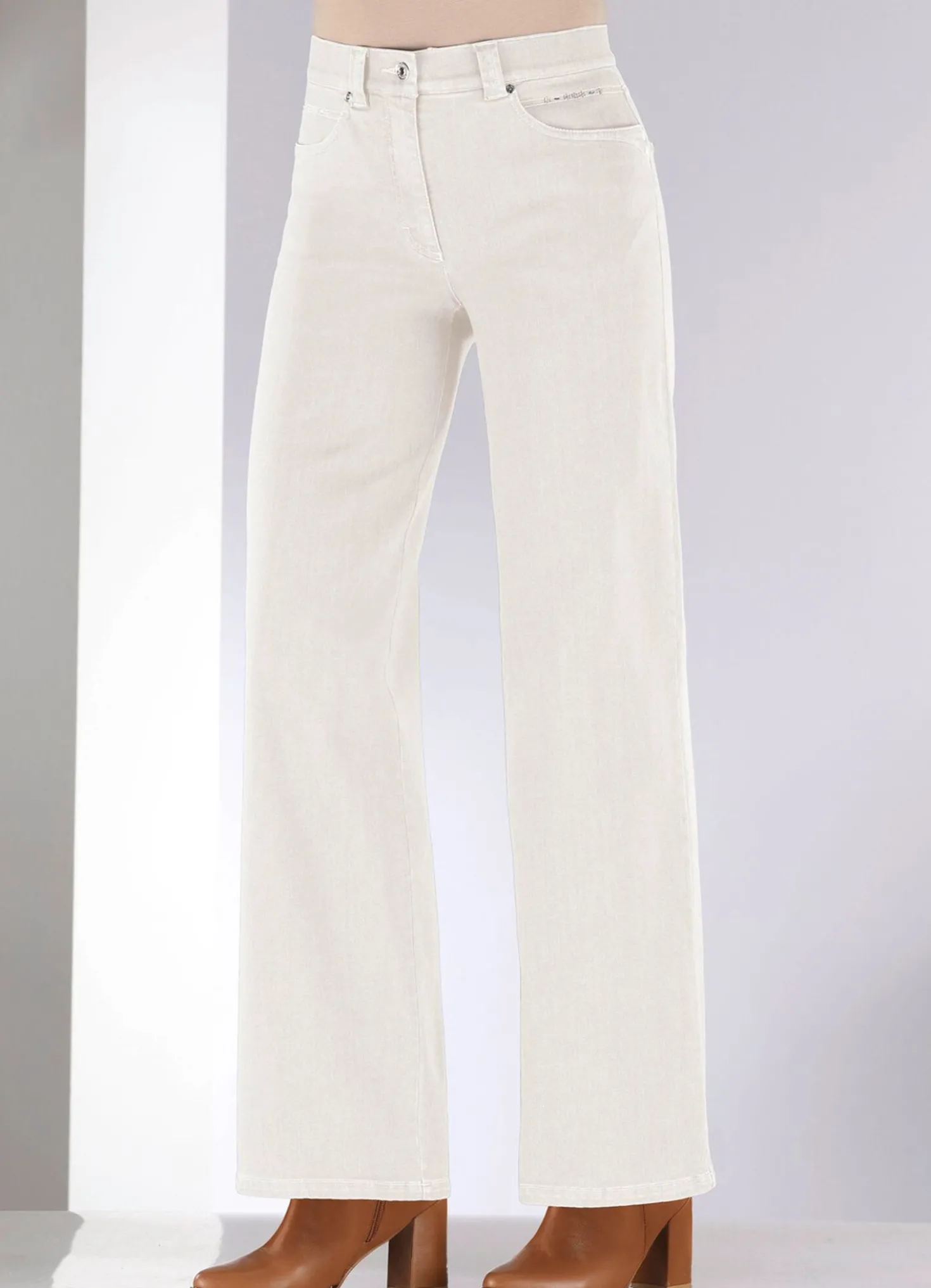 Jeans mit dezenter Strasszier