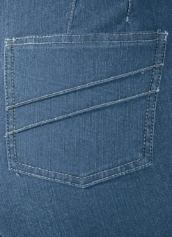 Jeans mit figurgünstiger Teilungsnaht