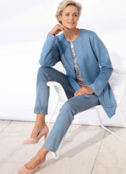 Jeans mit floraler Stickerei