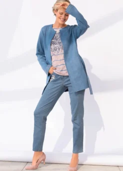 Jeans mit floraler Stickerei