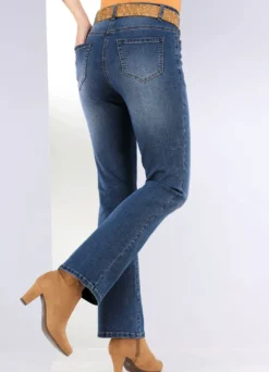 Jeans mit leicht ausgestellter Beinweite
