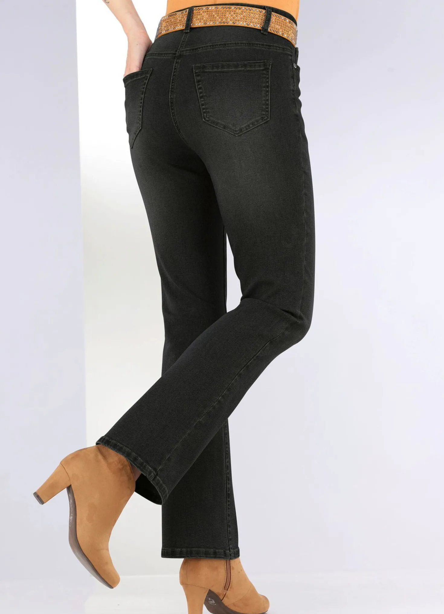Jeans mit leicht ausgestellter Beinweite