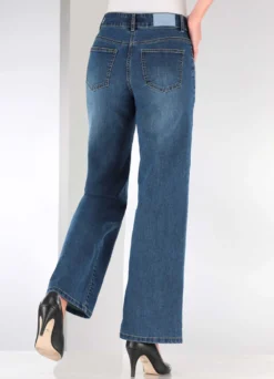 Jeans mit modisch weitem Bein