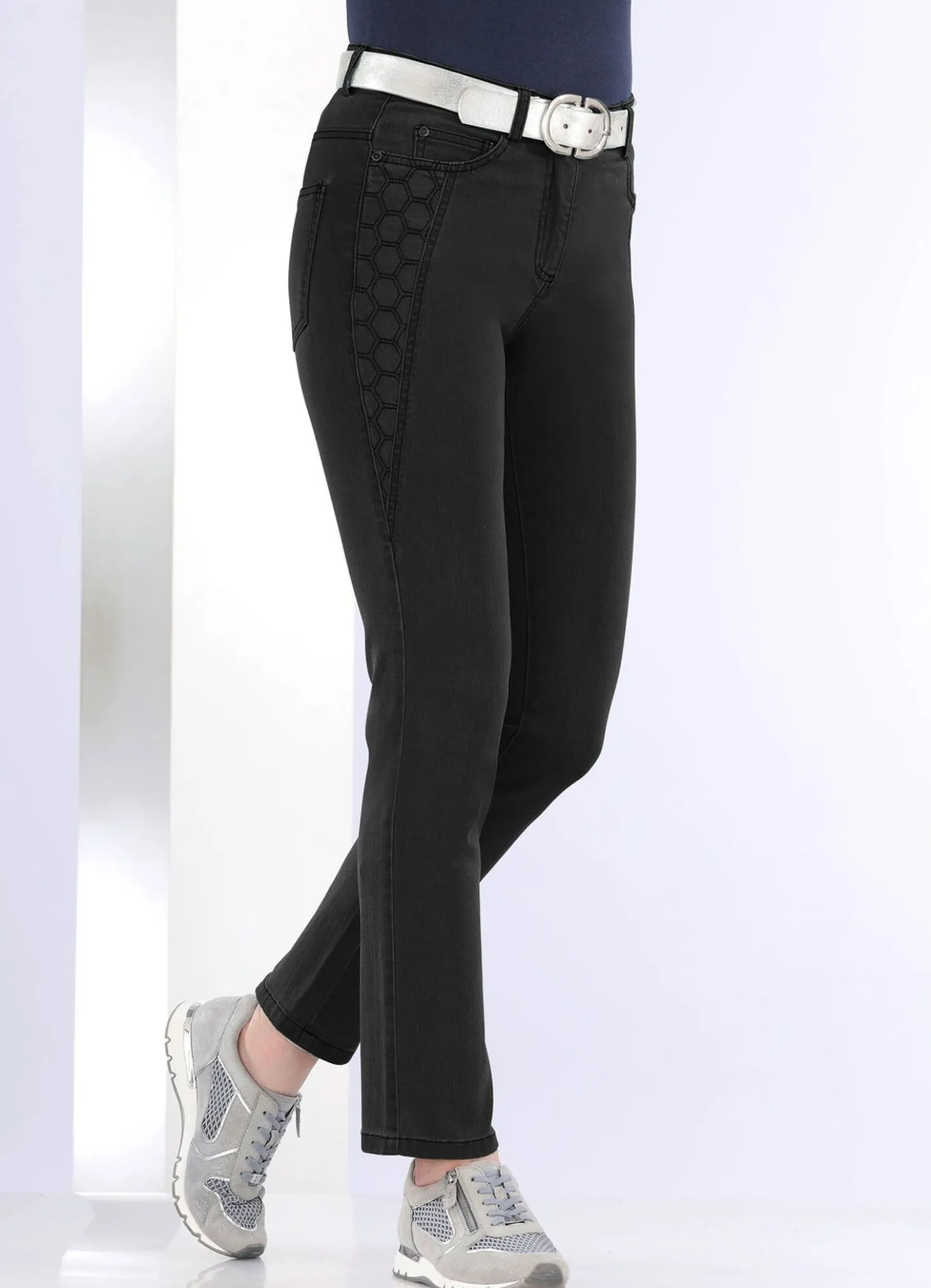 Jeans mit schöner Stickerei