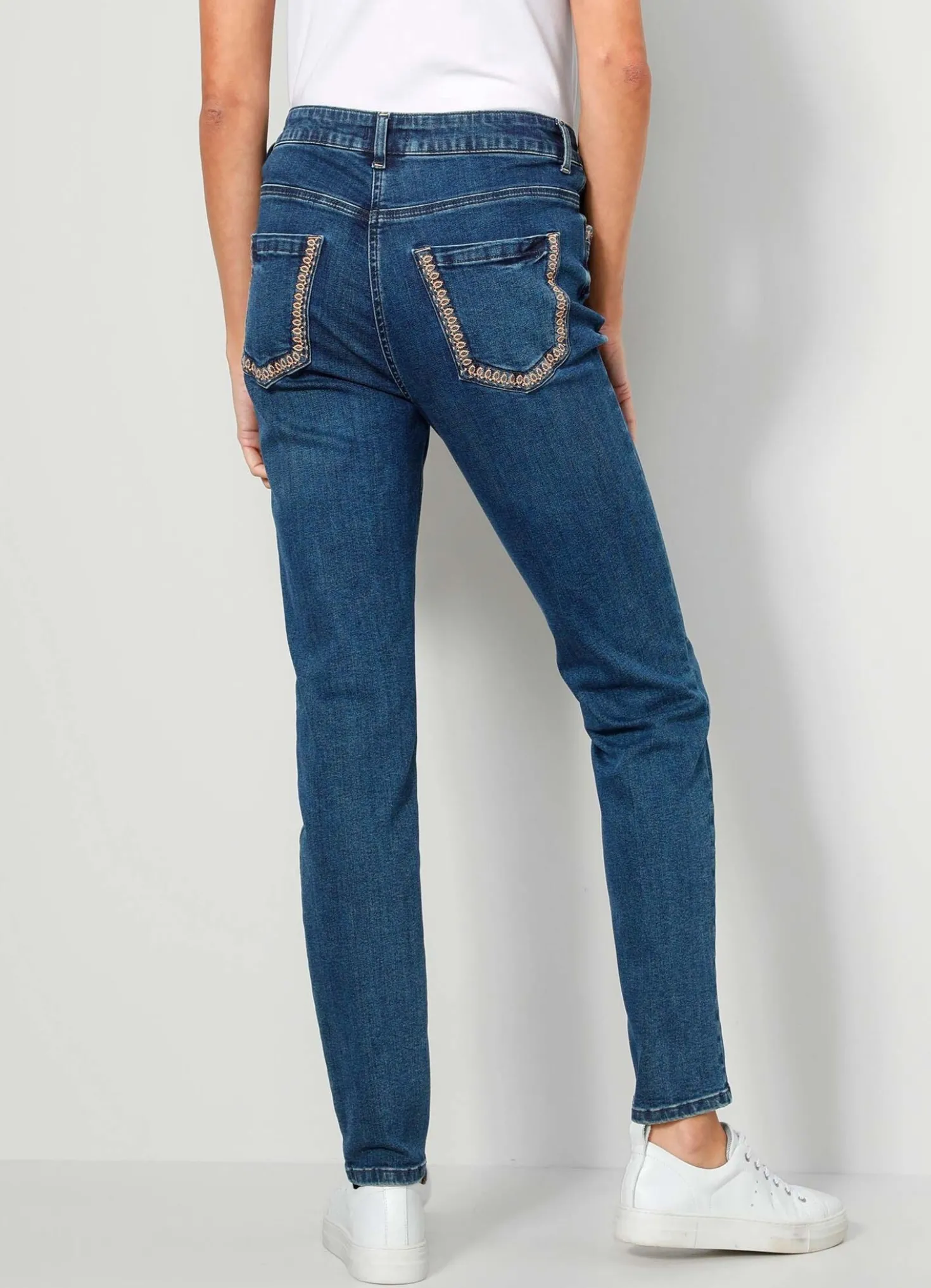 Jeans mit schöner Stickerei im Ethno-Stil