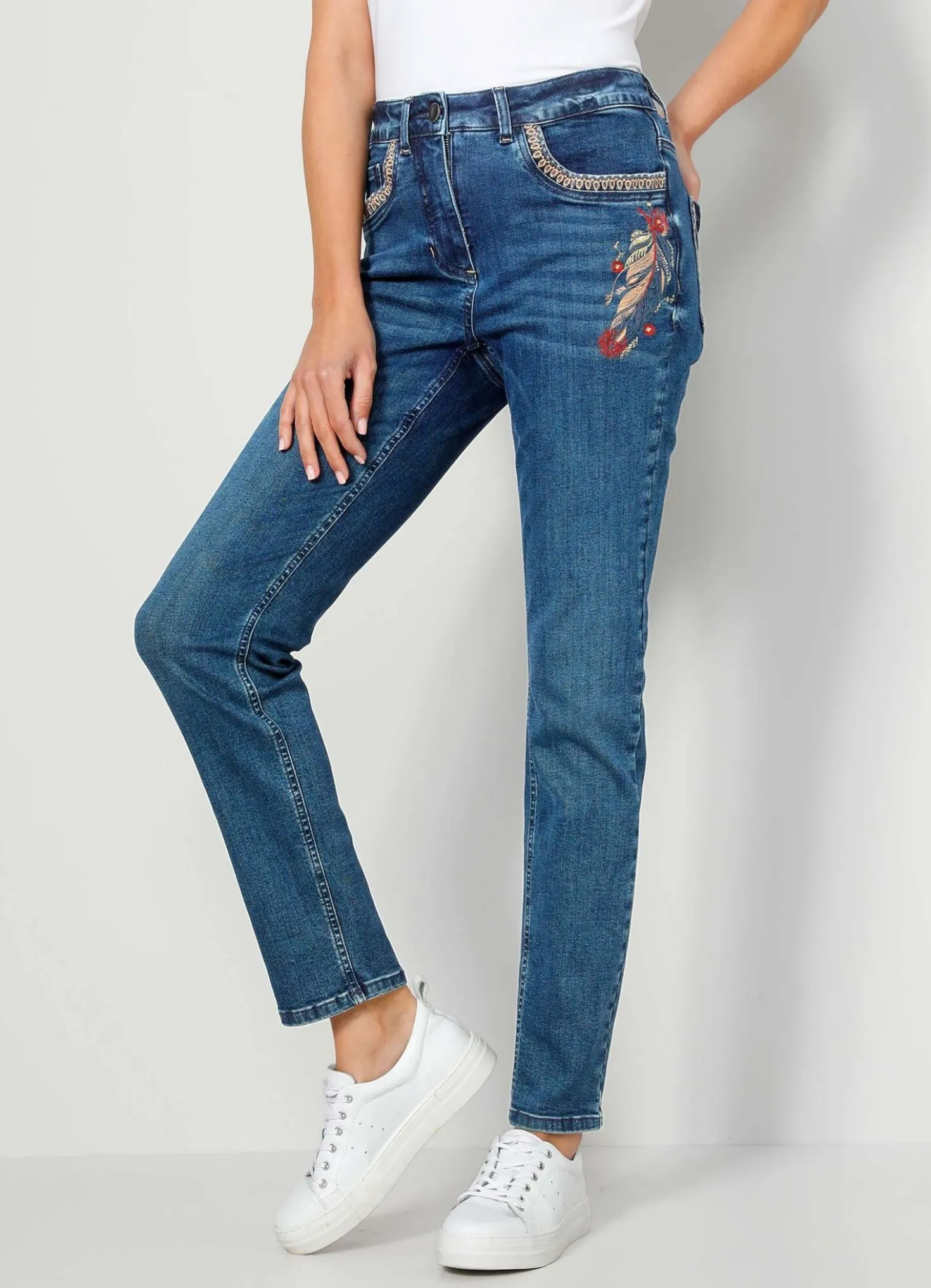 Jeans mit schöner Stickerei im Ethno-Stil