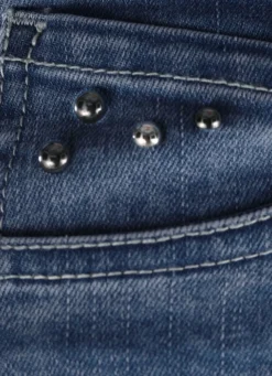 Jeans mit trendigen Ziernieten